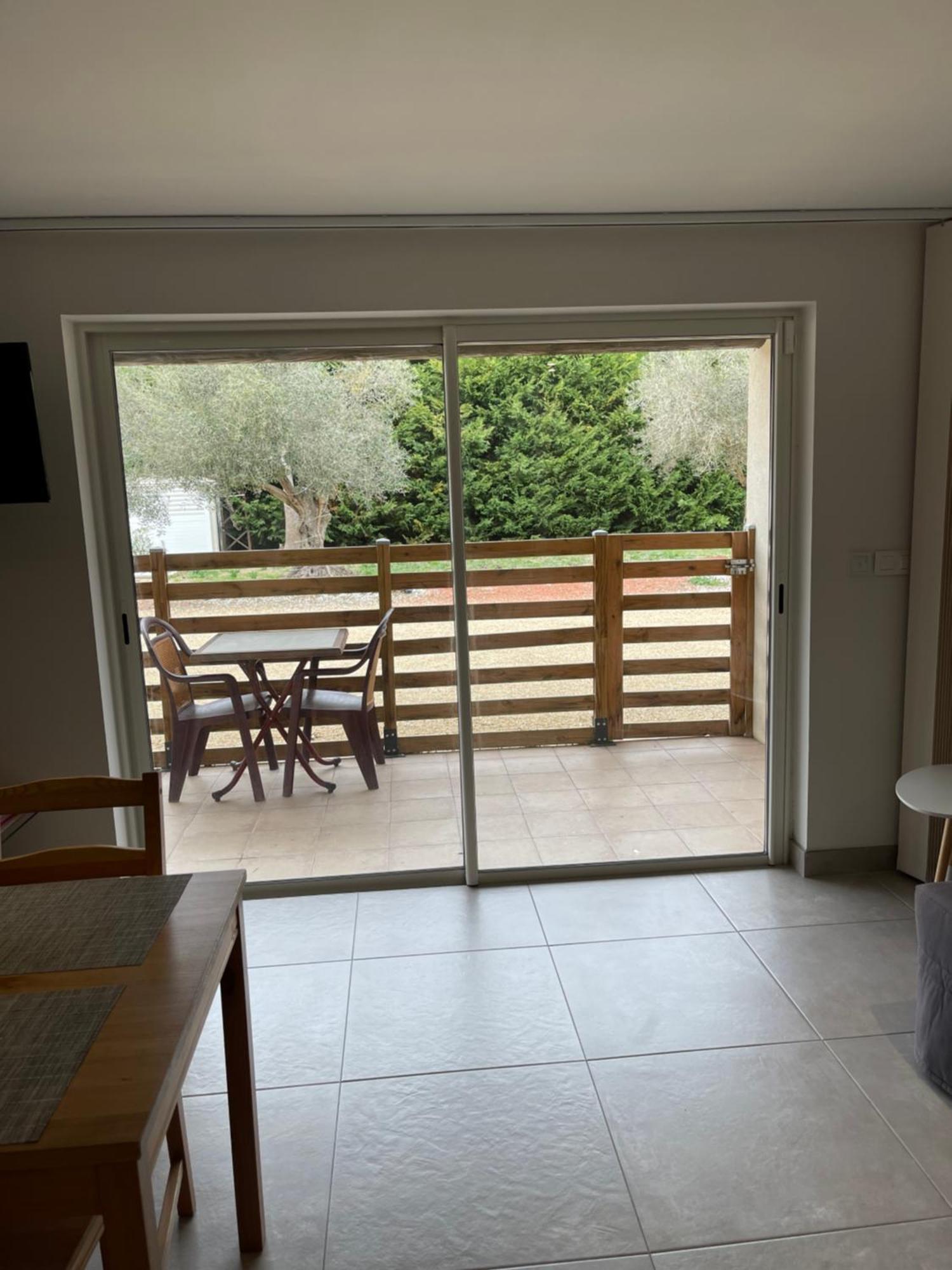 Studio 40M2 Avec Terrasse Le Mas De Lauriane Saintes-Maries-de-la-Mer Exteriör bild