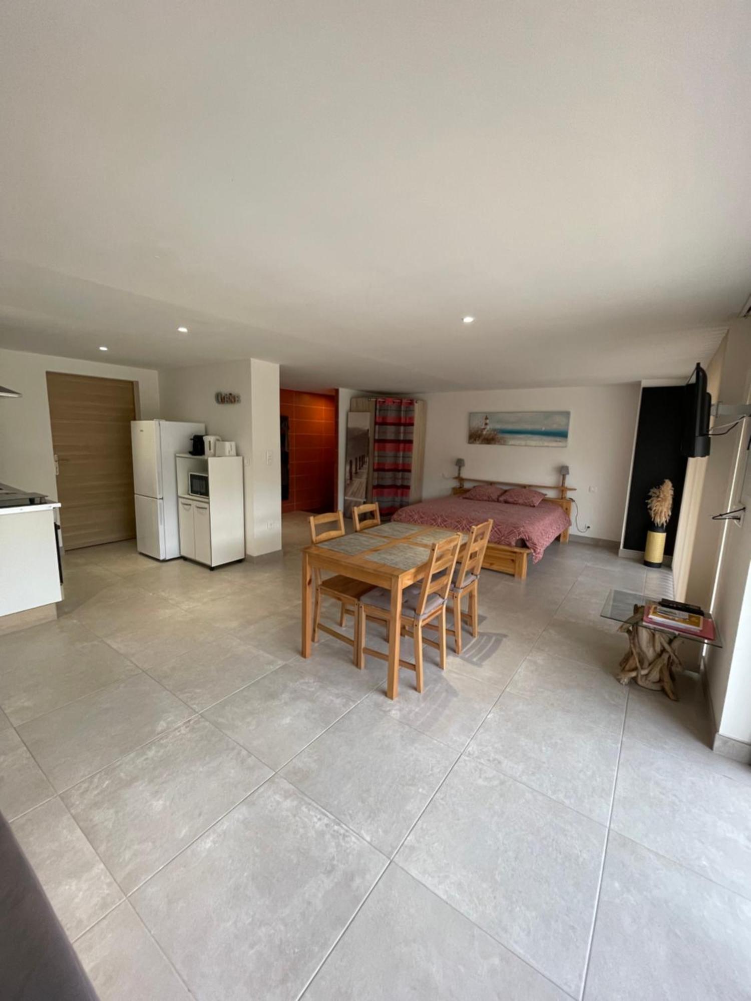 Studio 40M2 Avec Terrasse Le Mas De Lauriane Saintes-Maries-de-la-Mer Exteriör bild